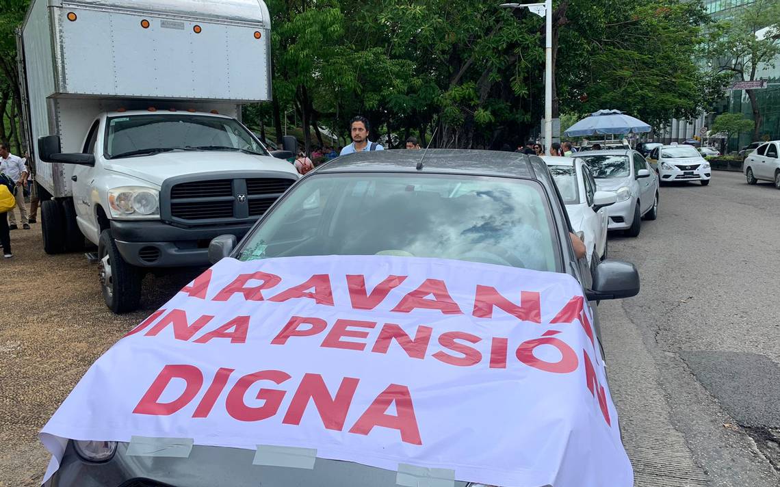 Caravana sindical de Tabasco exige di logo con AMLO para encontrar