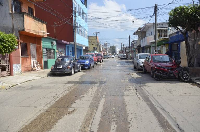 Entre fugas y baches viven en la colonia El Águila de Villahermosa - El  Heraldo de Tabasco | Noticias Locales, Policiacas, sobre México, Tabasco y  el Mundo