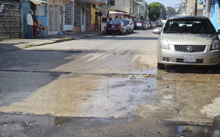 Entre fugas y baches viven en la colonia El Águila de Villahermosa - El  Heraldo de Tabasco | Noticias Locales, Policiacas, sobre México, Tabasco y  el Mundo