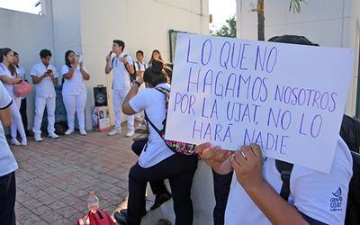 Protestan Estudiantes De Medicina De La Ujat El Heraldo De Tabasco Noticias Locales Policiacas Sobre Mexico Tabasco Y El Mundo