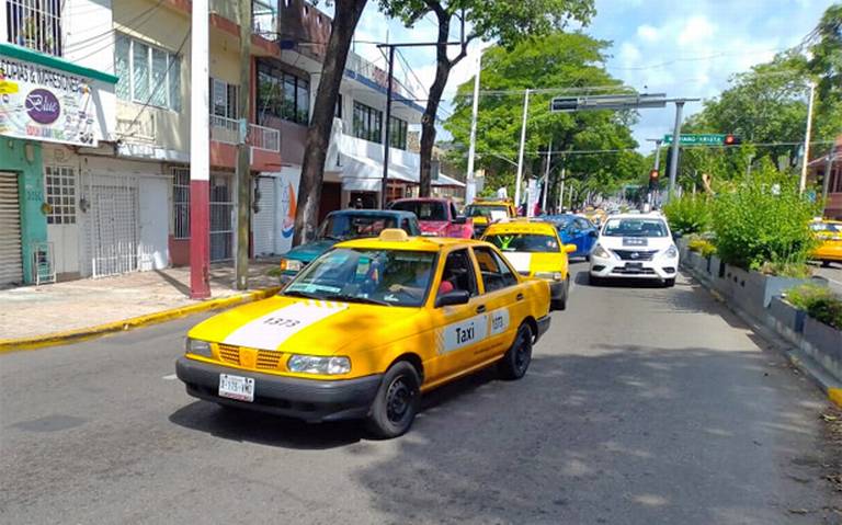 Expone supuesto taxista descontento por caravana pro AMLO El