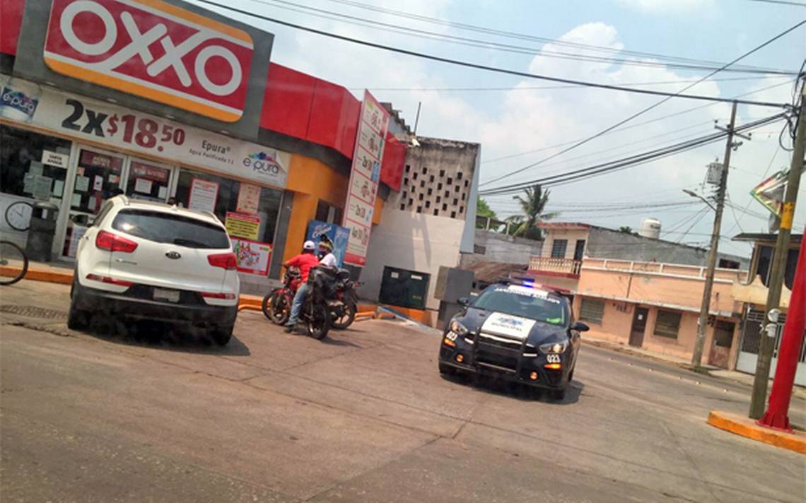 Iba al Oxxo y lo dejaron sin auto El Heraldo de Tabasco